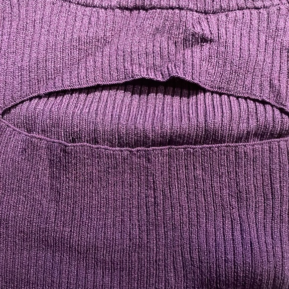 Turtle neck with keyhole - Picture 3 of 6